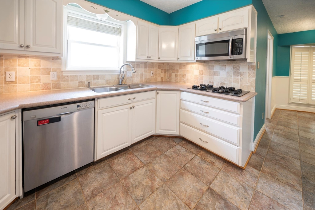 7546 Maple Tree Drive - Photo 13