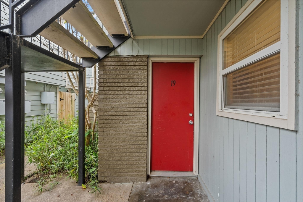 102 Strand Street - Photo 2