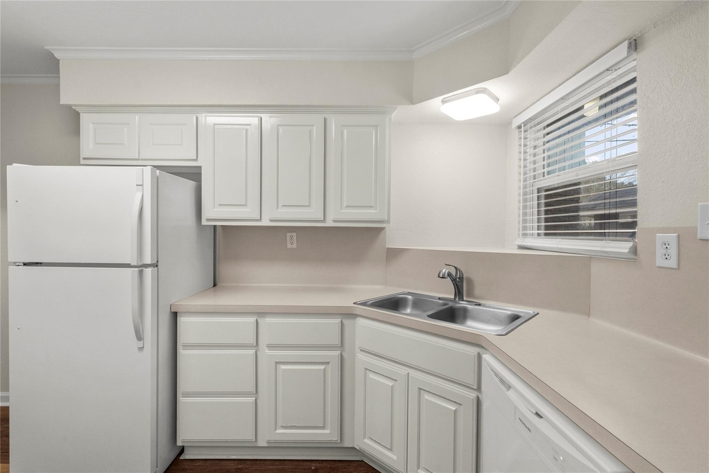 102 Strand Street - Photo 3