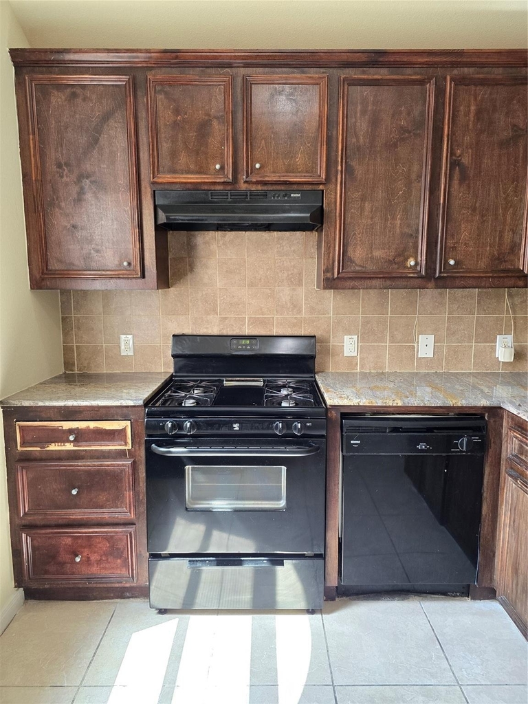 2112 Davis Street - Photo 3