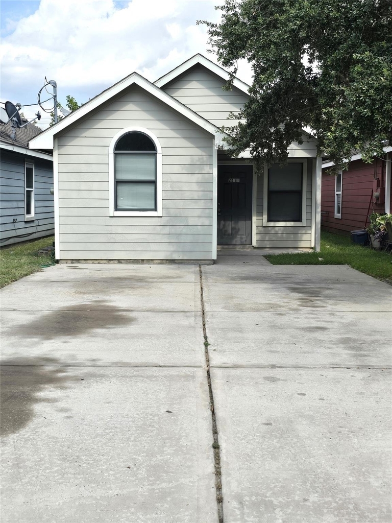 2112 Davis Street - Photo 0