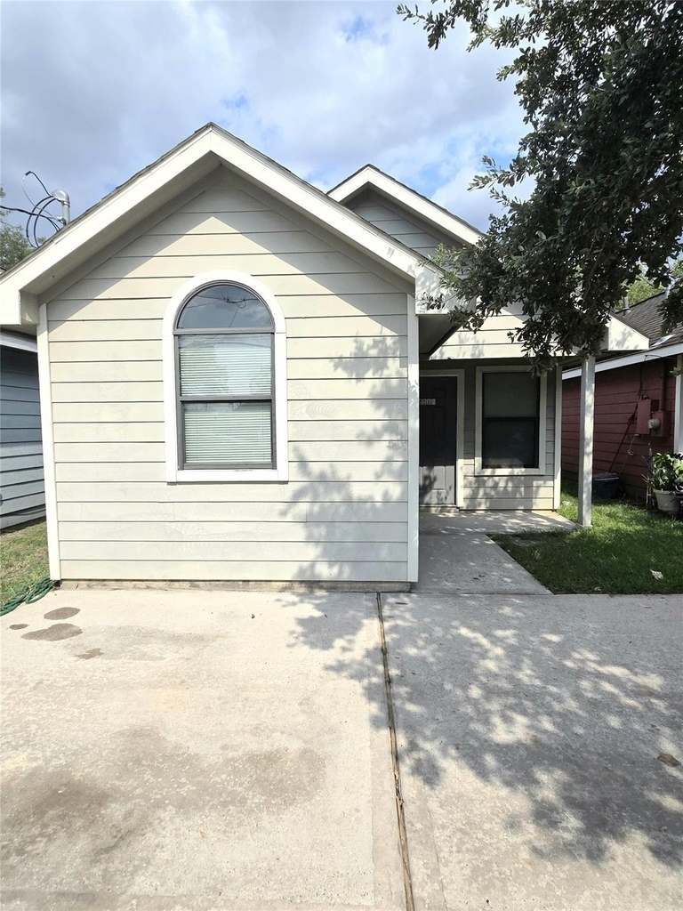2112 Davis Street - Photo 1