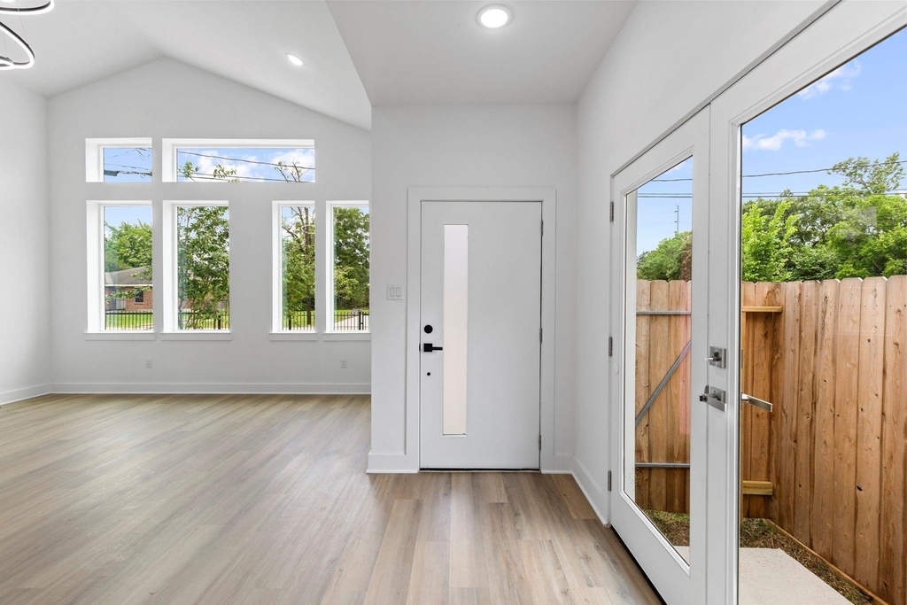8109 Hamlet Street - Photo 3