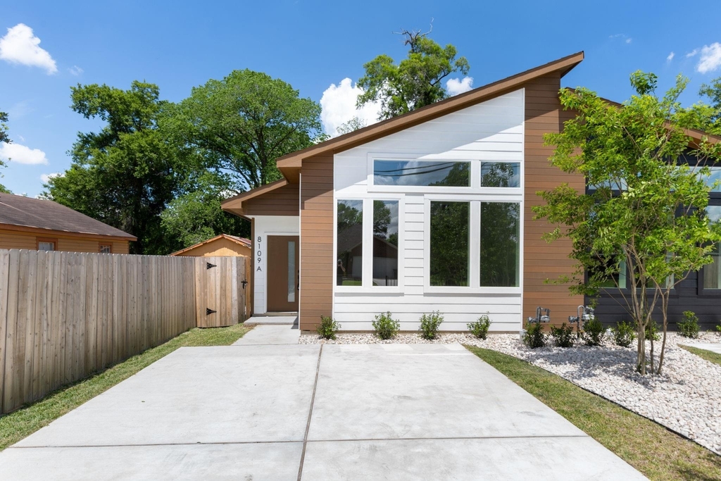 8109 Hamlet Street - Photo 0