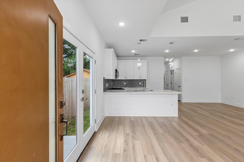 8109 Hamlet Street - Photo 2