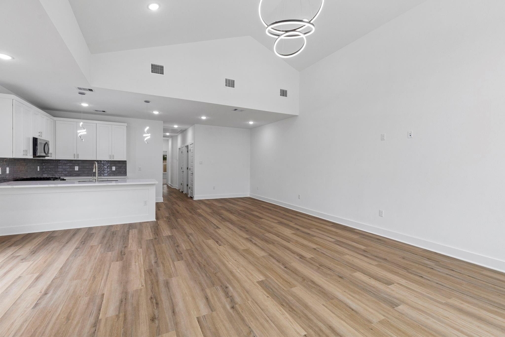 8109 Hamlet Street - Photo 5