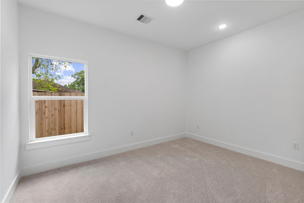 8109 Hamlet Street - Photo 11