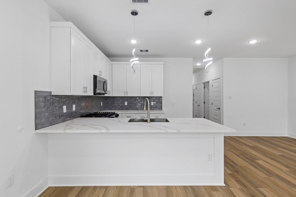 8109 Hamlet Street - Photo 6