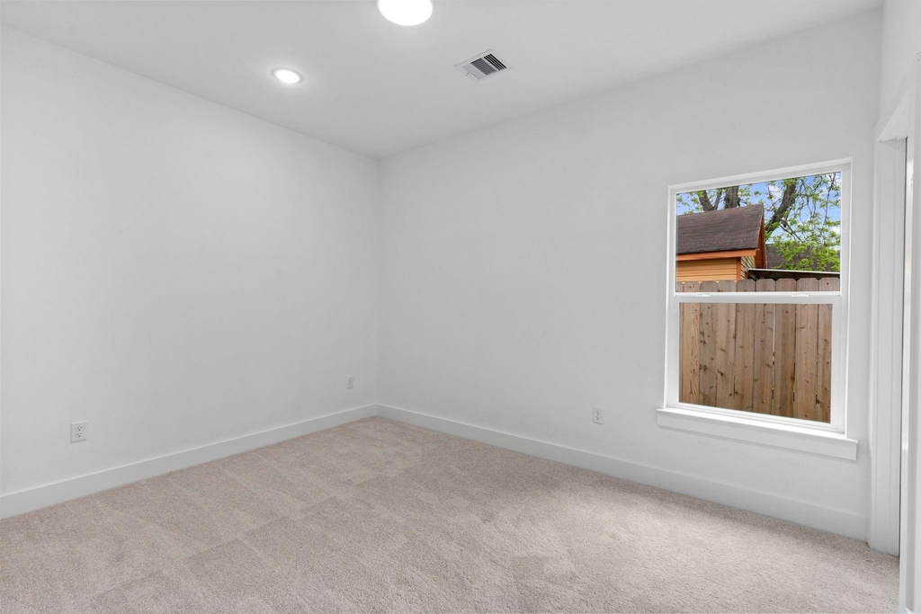 8109 Hamlet Street - Photo 9