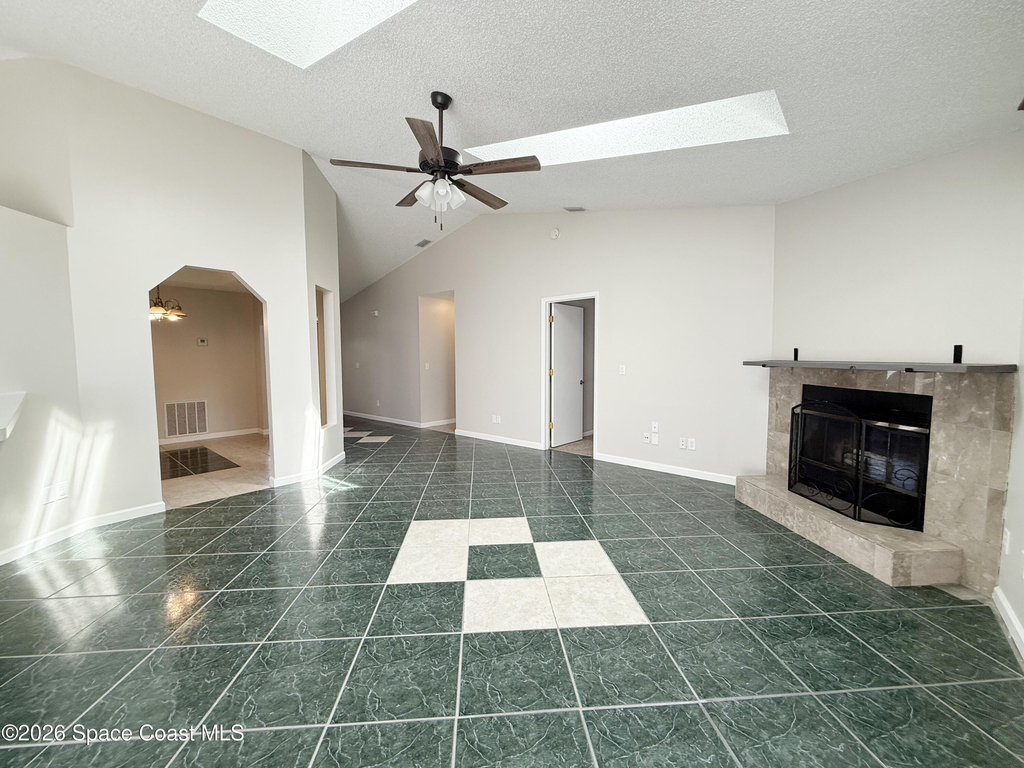 866 Hanau Avenue Nw - Photo 2