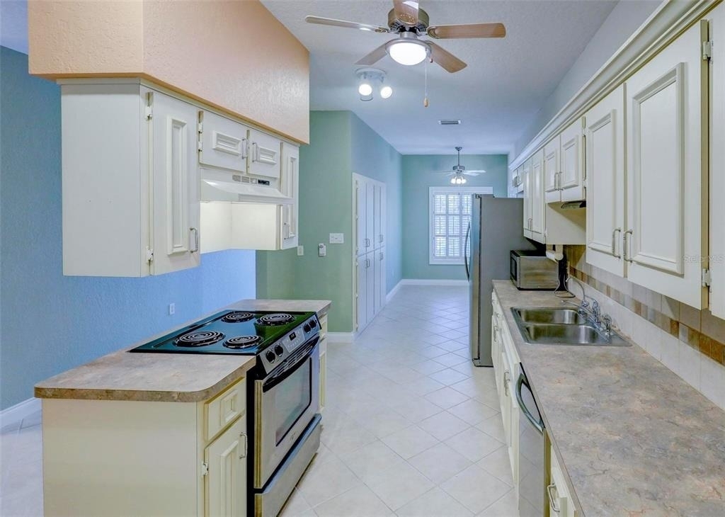 7032 River Run Boulevard - Photo 4