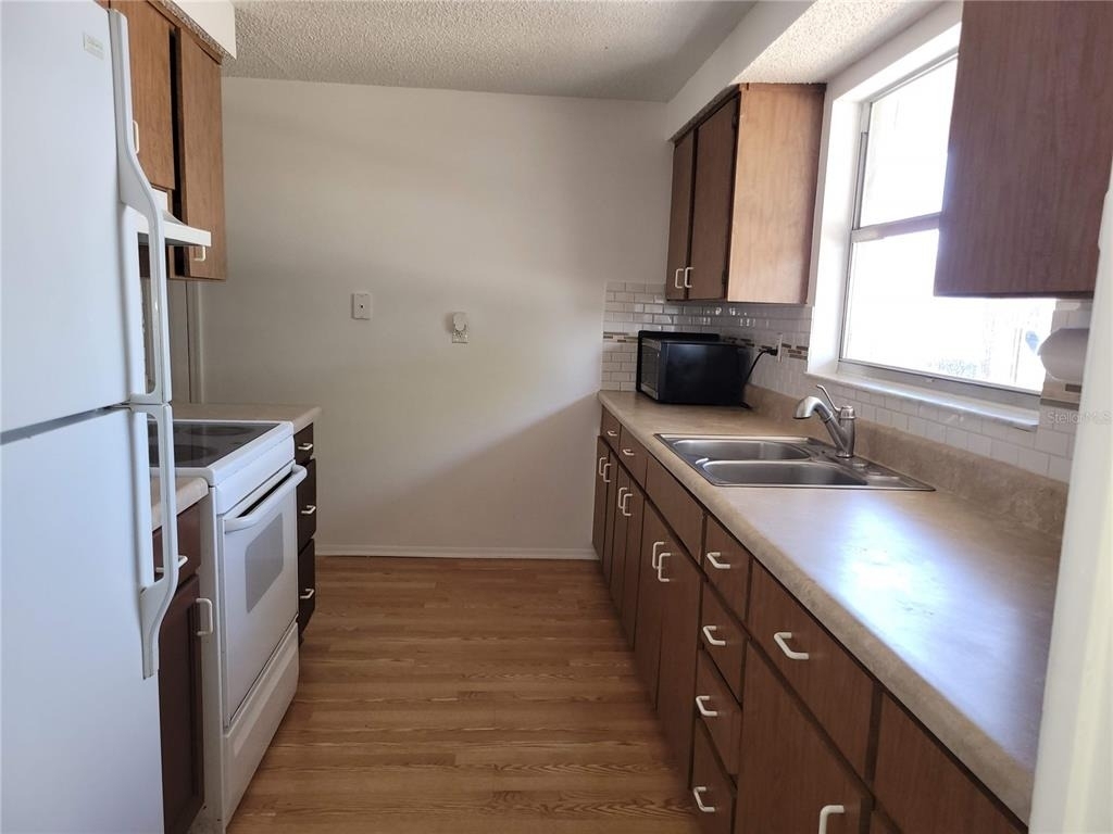 6430 Lomand Avenue - Photo 3