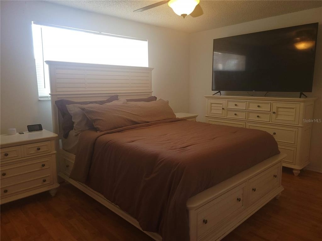 6430 Lomand Avenue - Photo 10