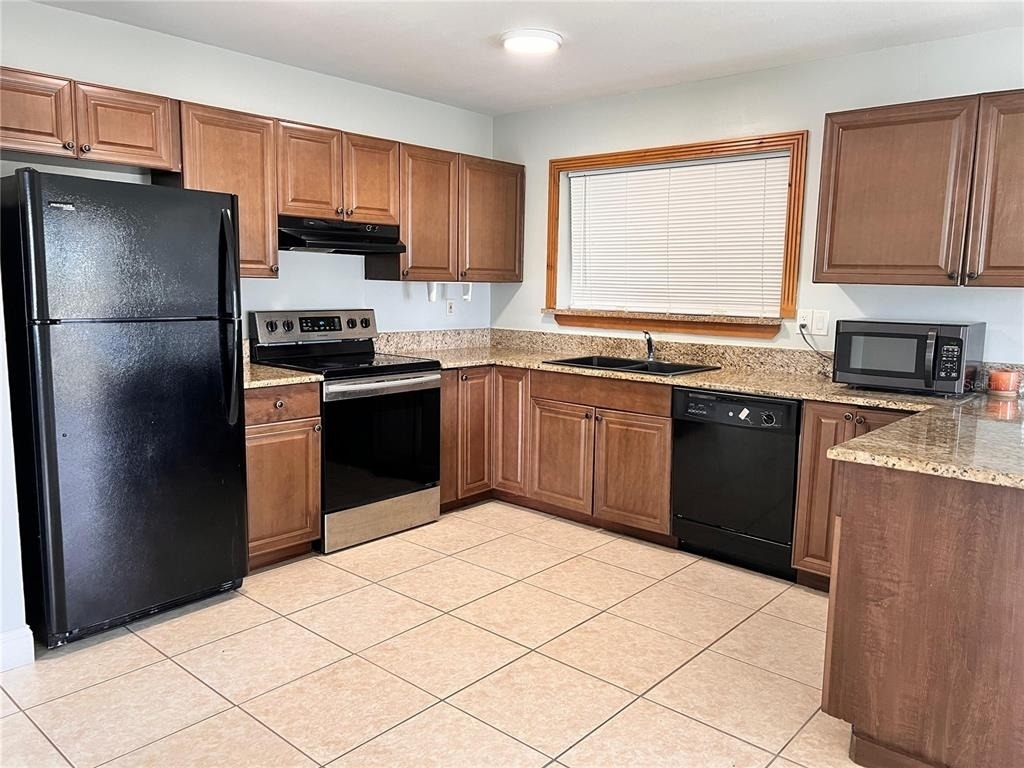 1299 Birchcrest Boulevard - Photo 2