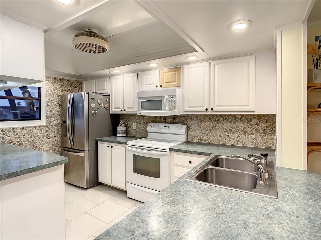 18304 Gulf Boulevard - Photo 9
