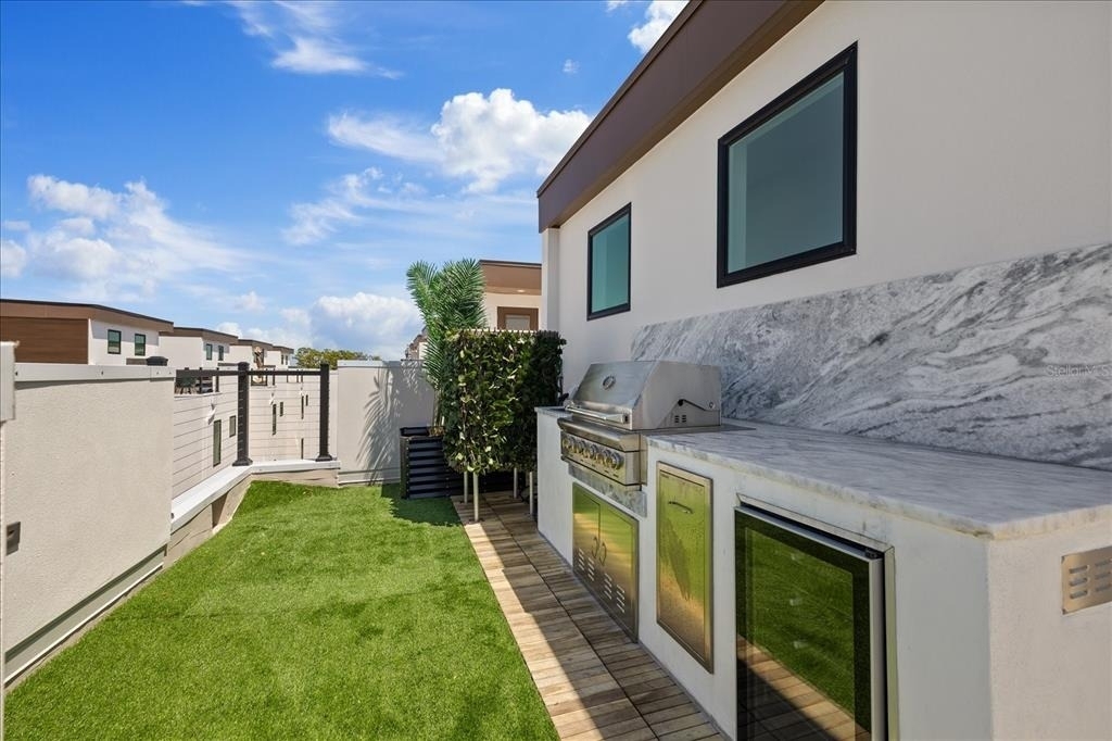 623 Petit Way - Photo 2