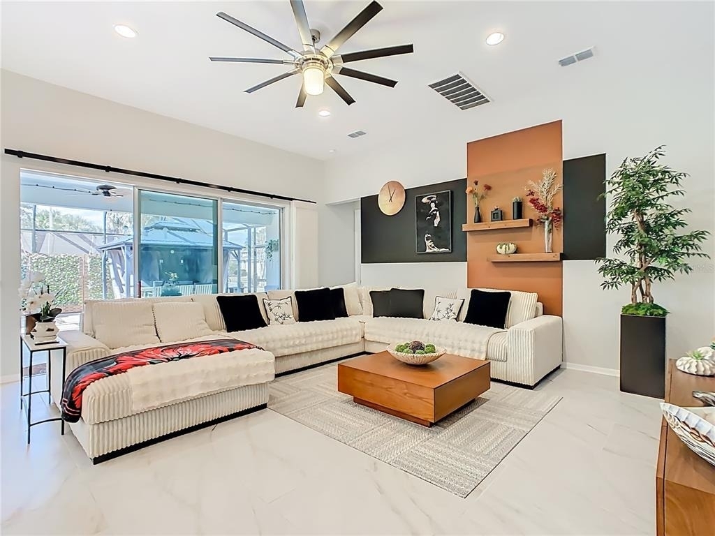 790 Carmel La - Photo 2