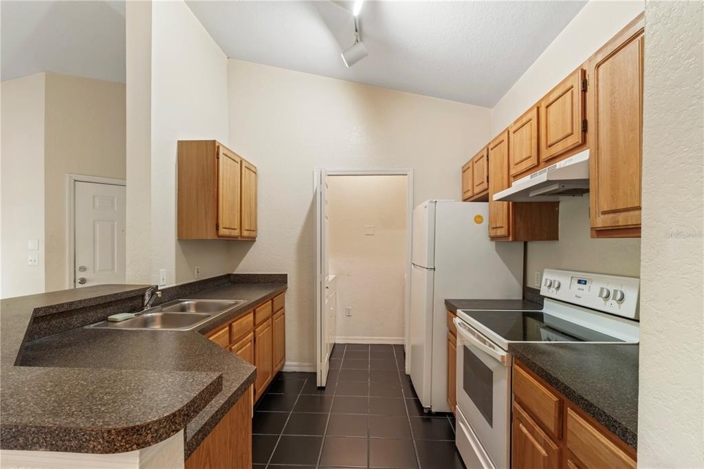 6025 Westgate Drive - Photo 2