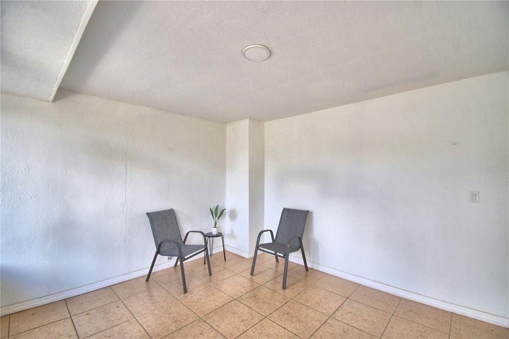 2405 Roslyn Lane - Photo 2