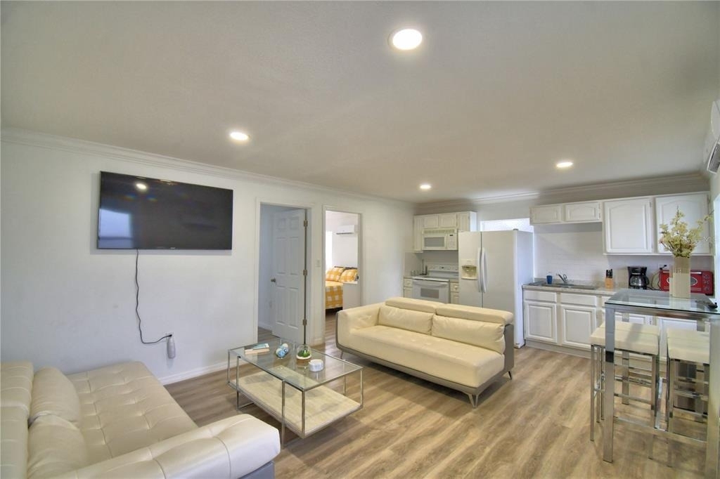2405 Roslyn Lane - Photo 5
