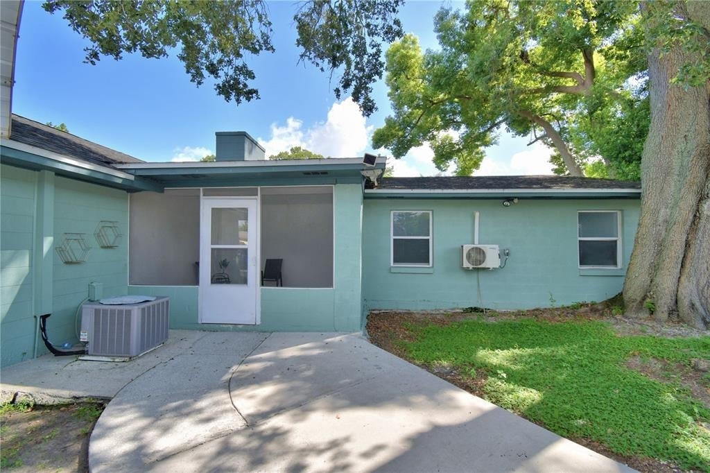 2405 Roslyn Lane - Photo 1