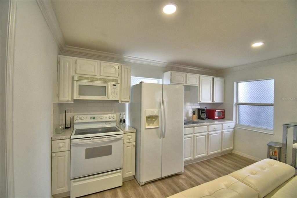 2405 Roslyn Lane - Photo 7