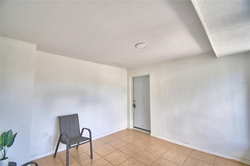 2405 Roslyn Lane - Photo 3
