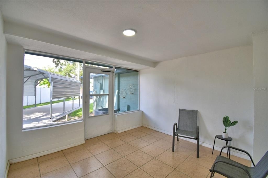 2405 Roslyn Lane - Photo 4