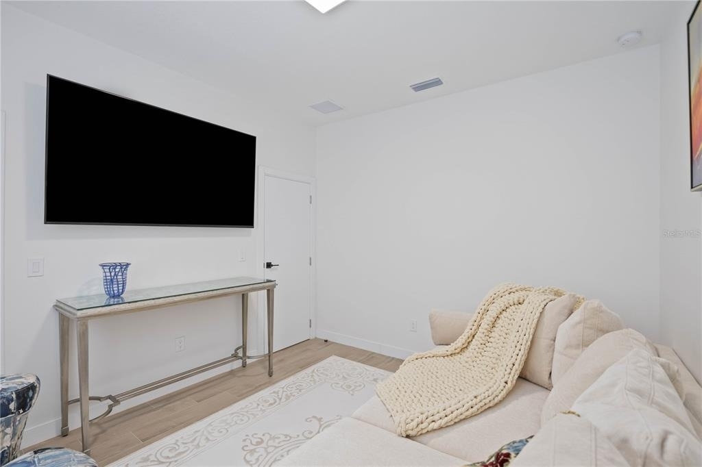 7520 N Coolidge Avenue - Photo 38