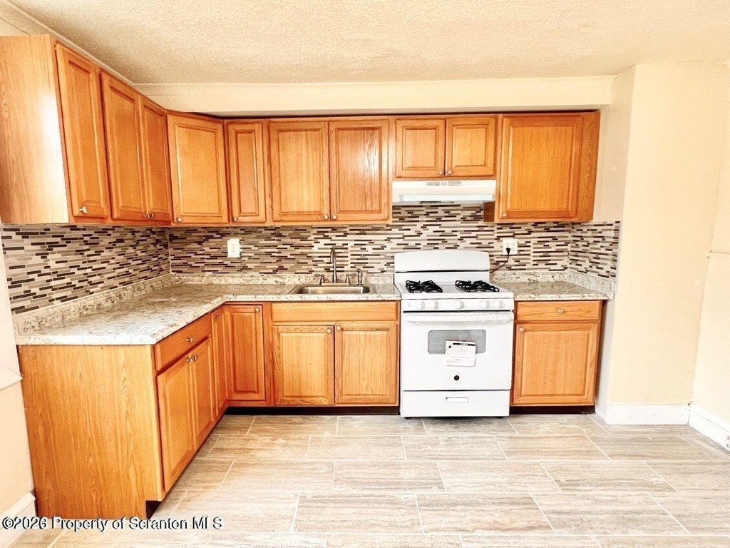 636 Beech Street - Photo 2