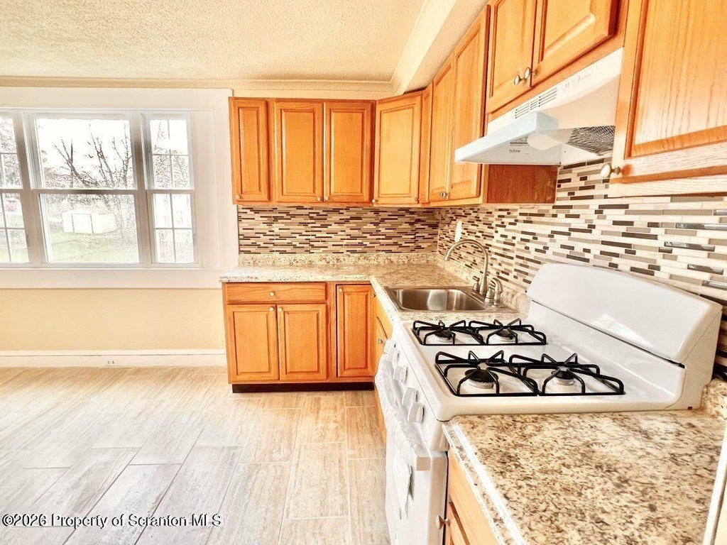 636 Beech Street - Photo 0