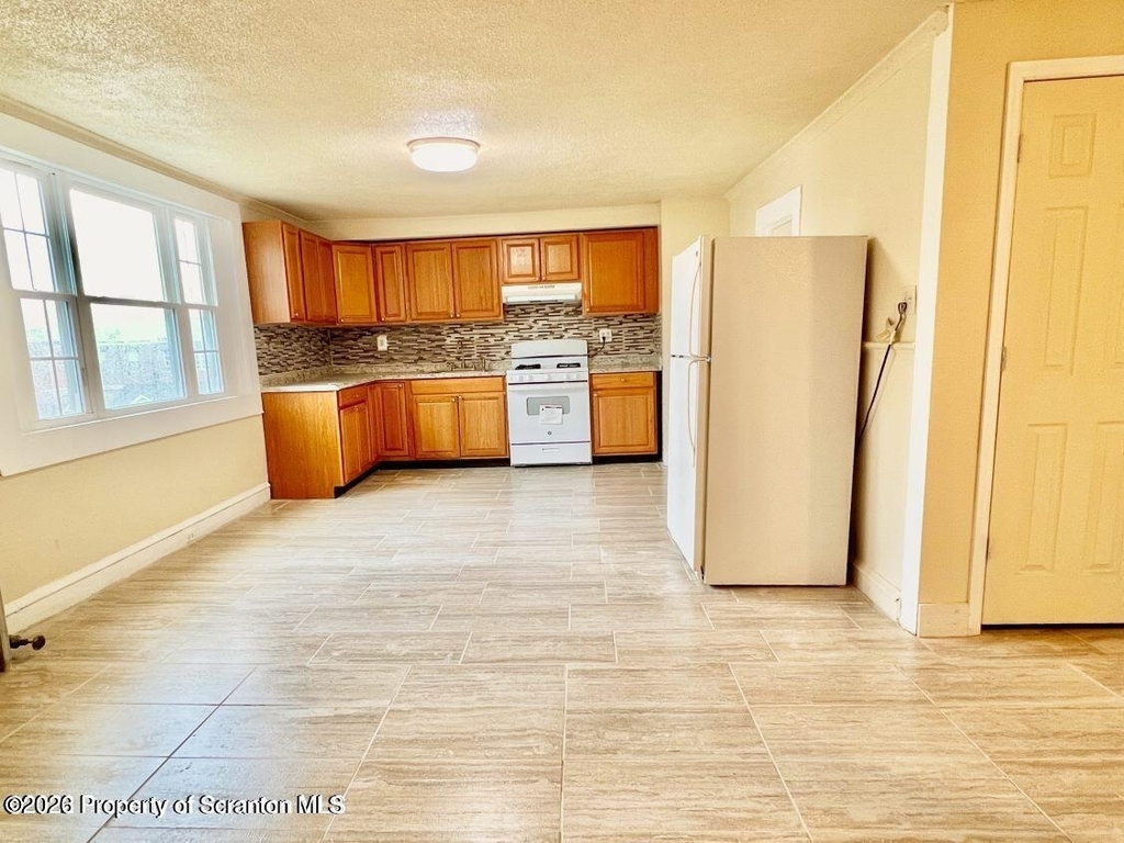 636 Beech Street - Photo 3