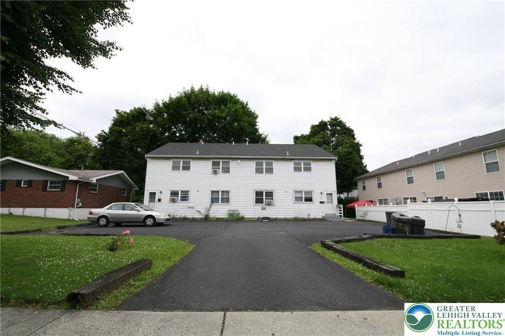 709 Line Street - Photo 0