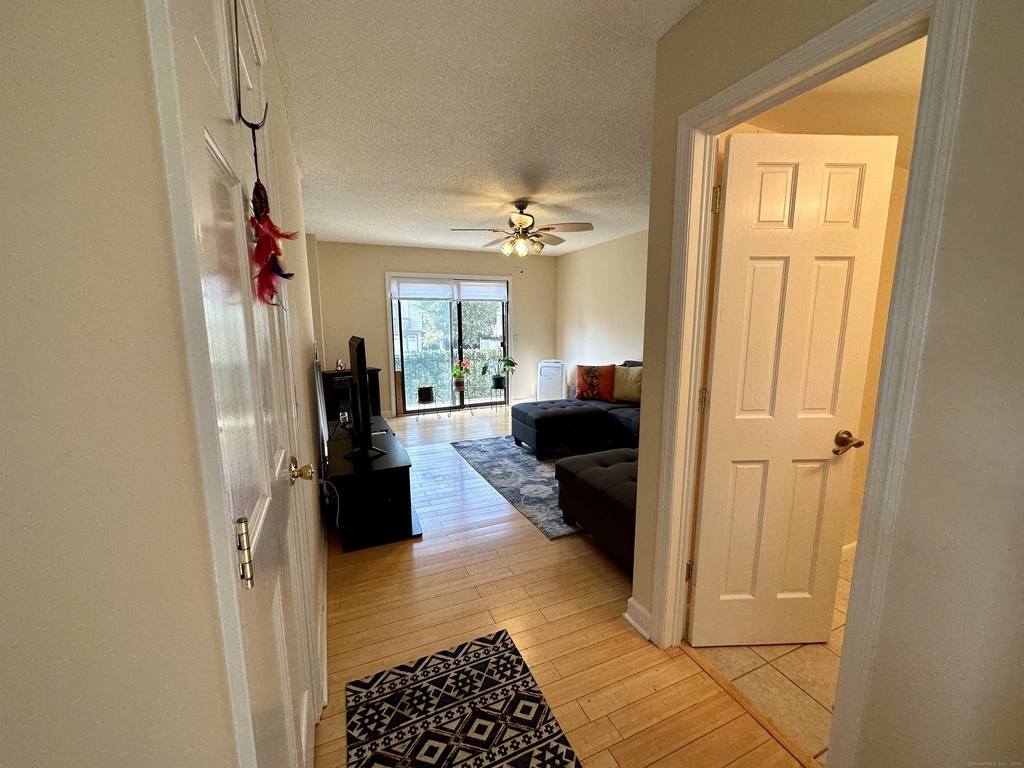 15 Crest Street - Photo 2
