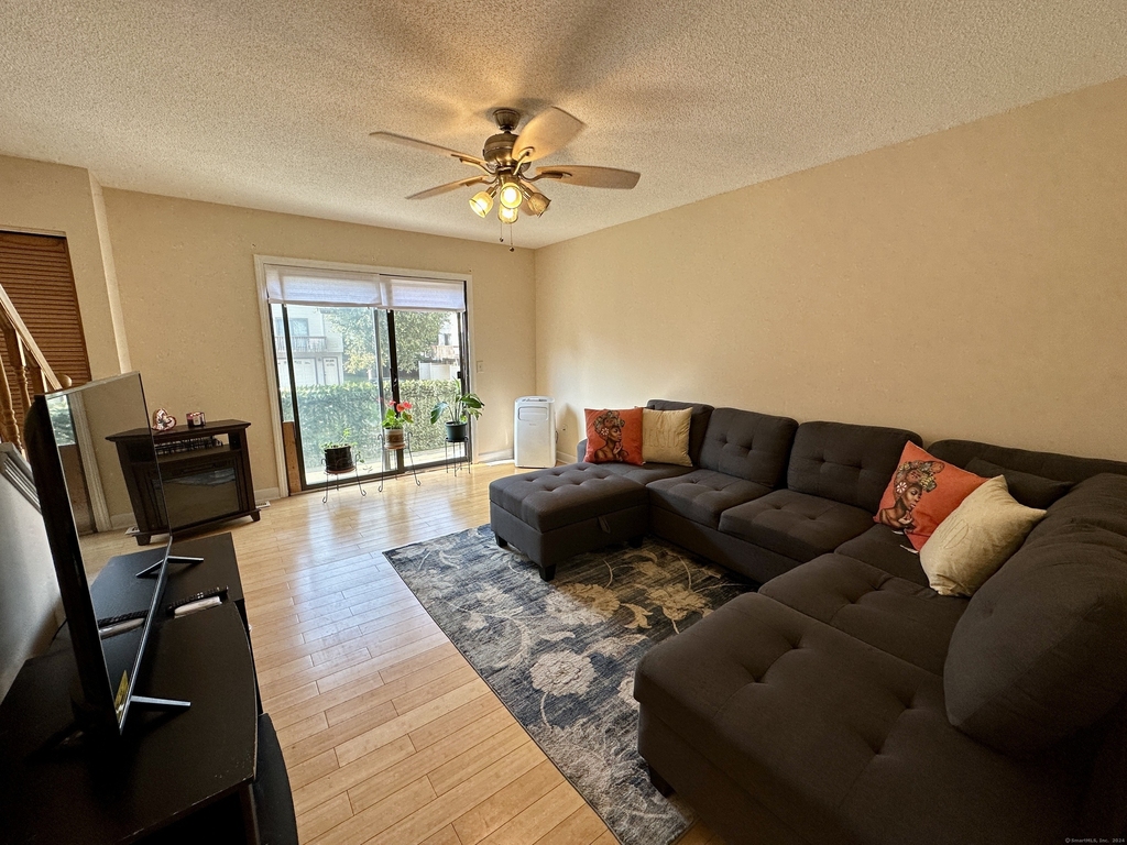 15 Crest Street - Photo 3