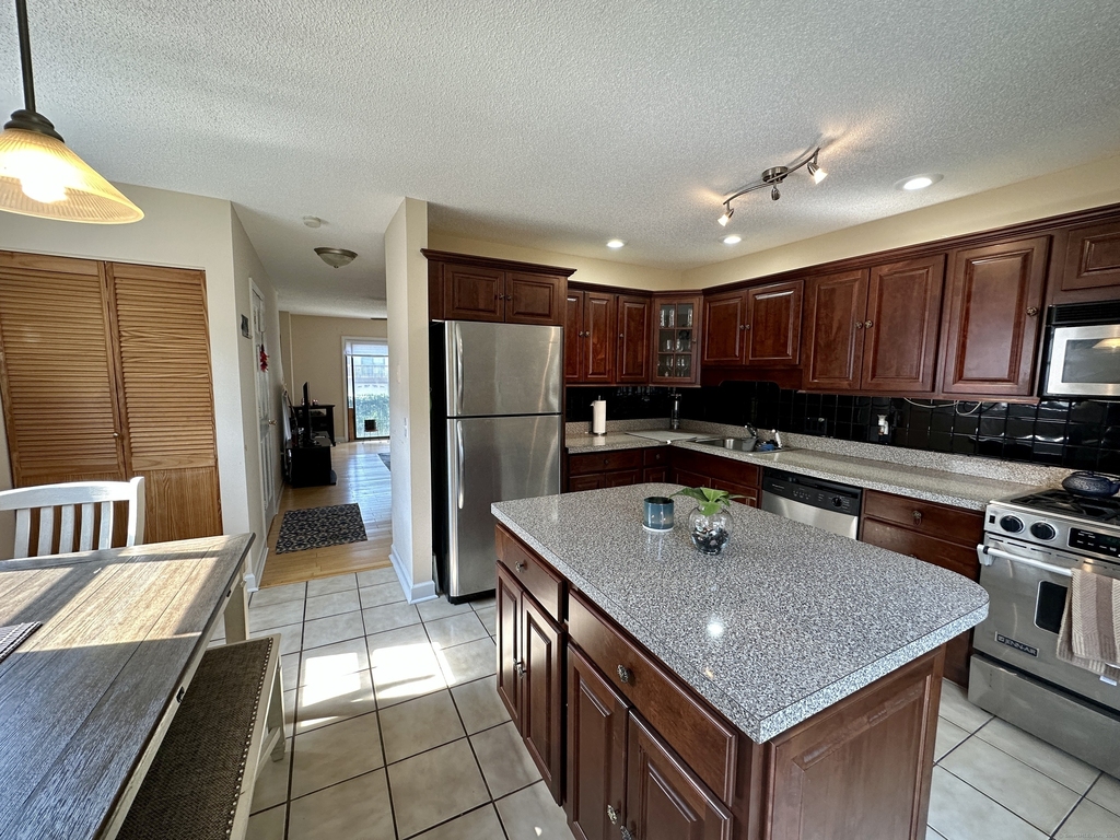 15 Crest Street - Photo 0