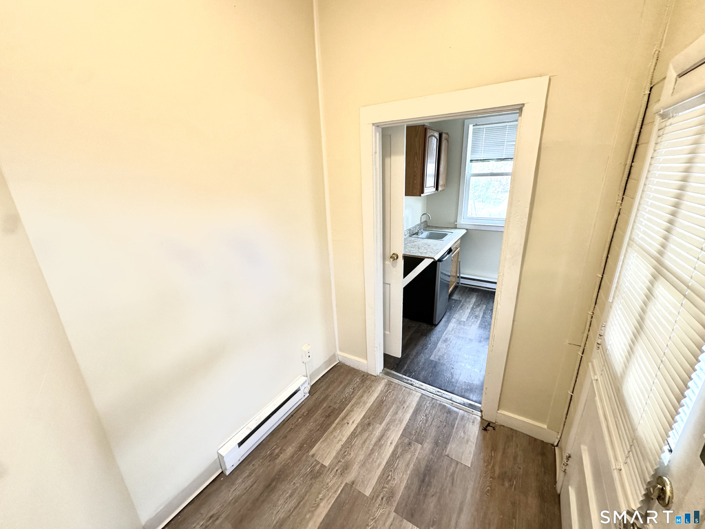 1431 Bank Street - Photo 5