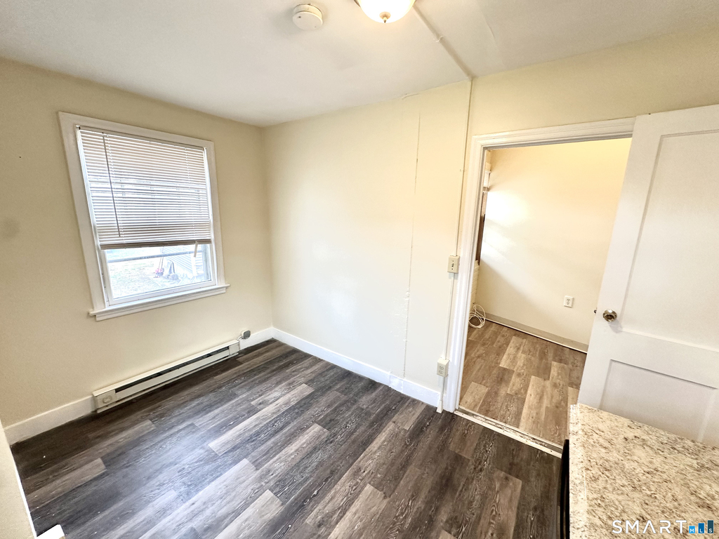 1431 Bank Street - Photo 2