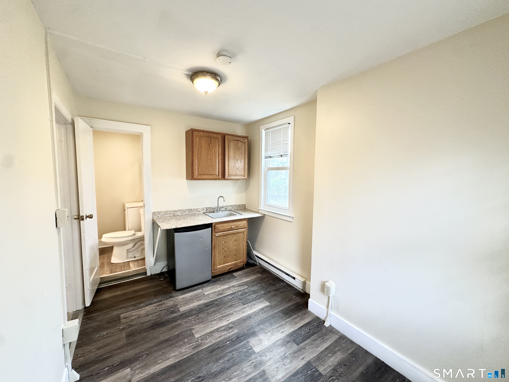 1431 Bank Street - Photo 0