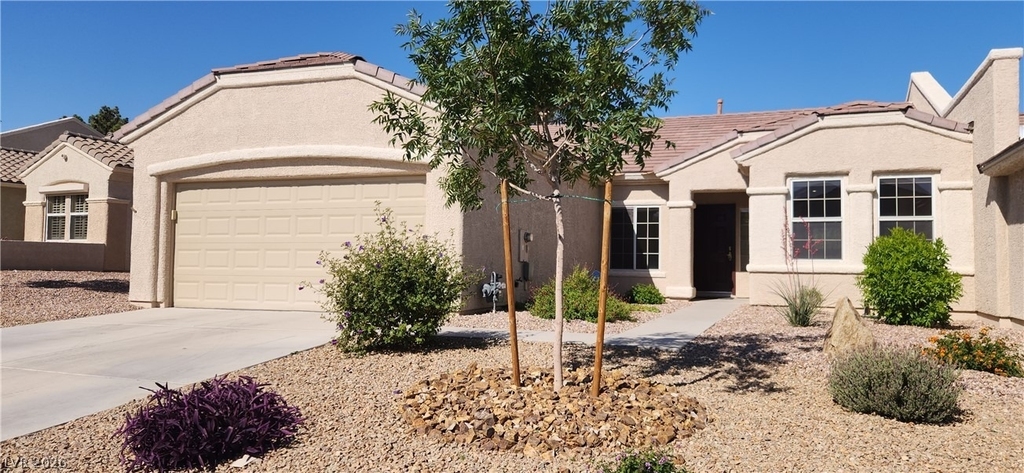 1561 Bonner Springs Drive - Photo 0