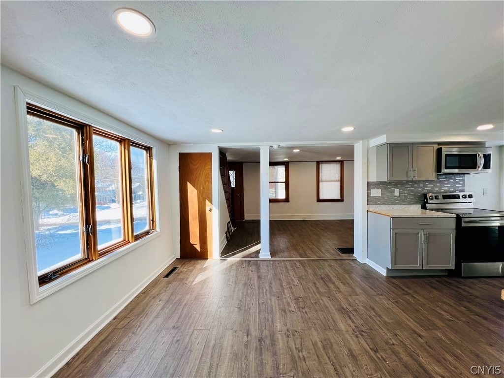 140 E Oneida Street - Photo 8