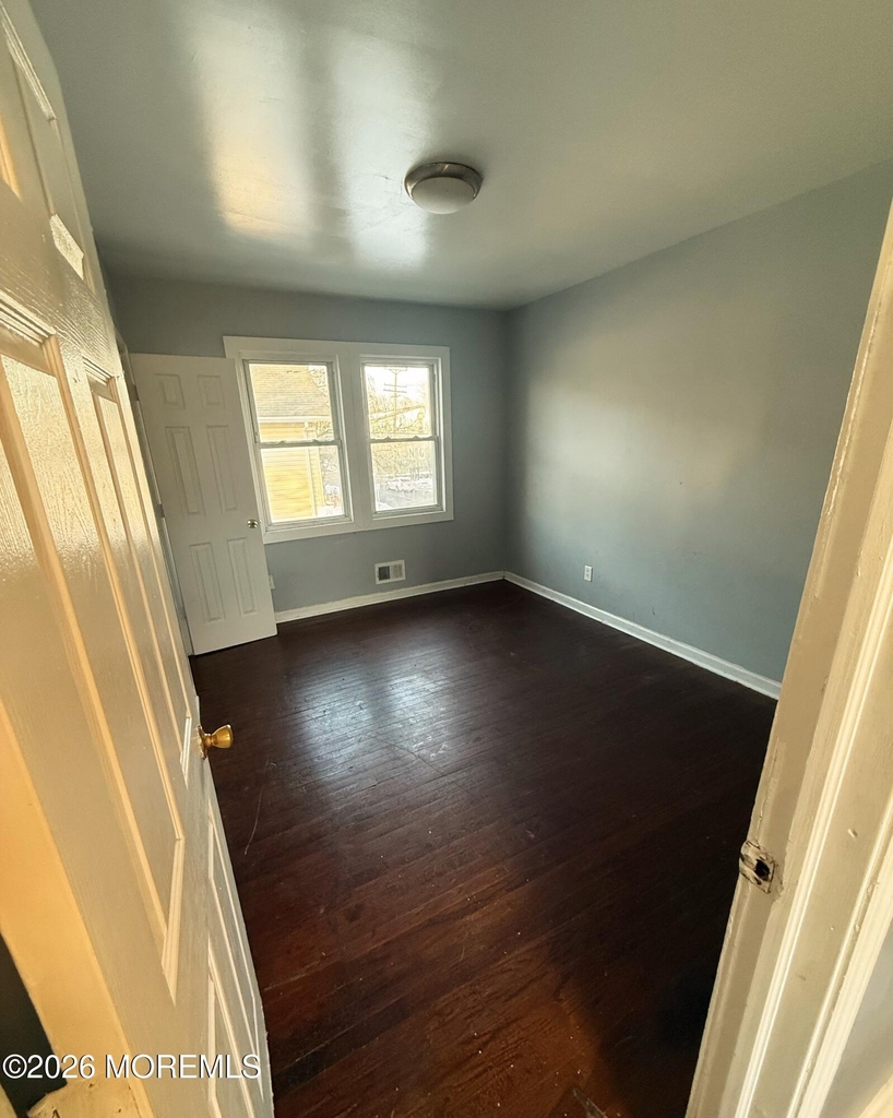 401 Ridge Avenue - Photo 6
