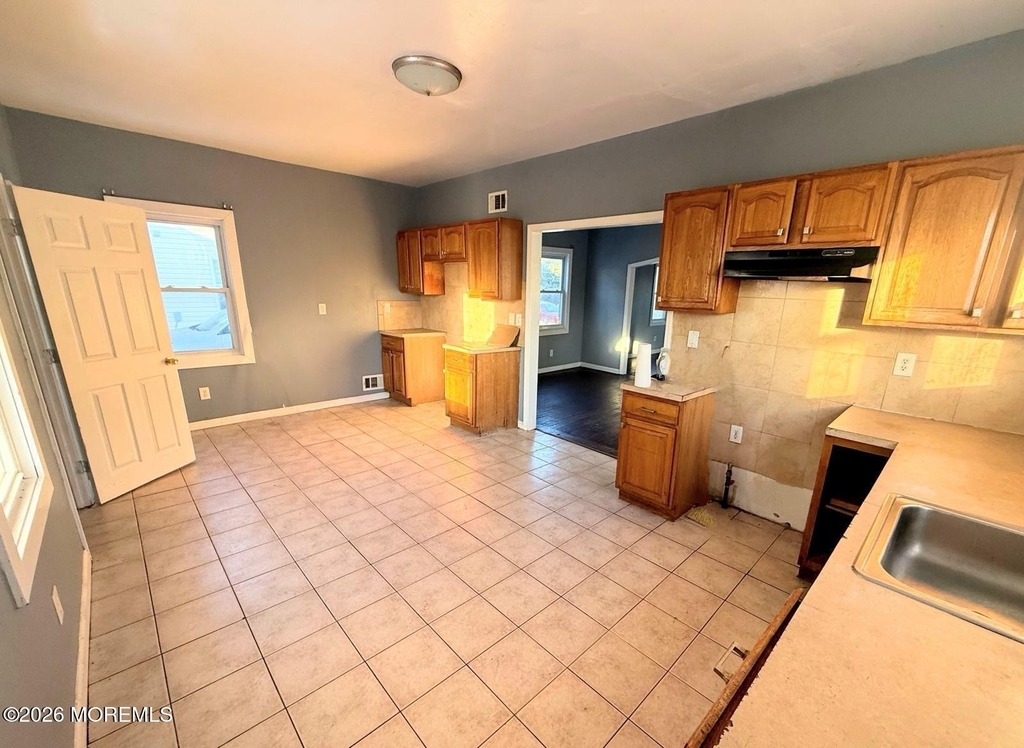 401 Ridge Avenue - Photo 4