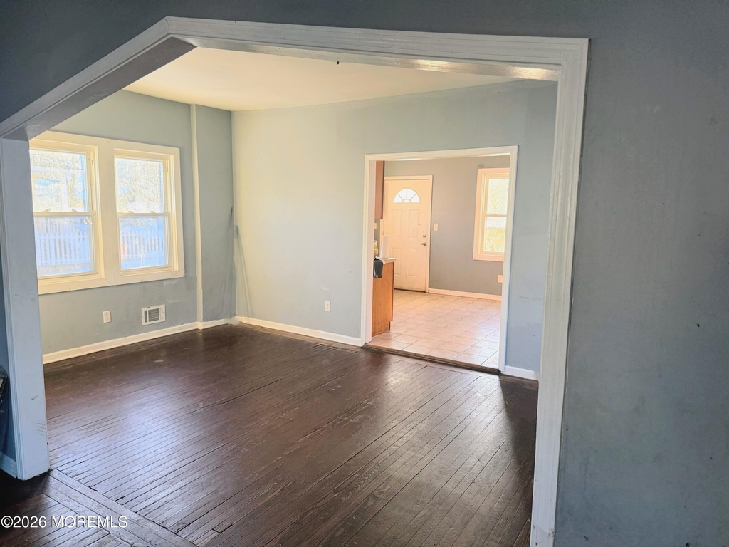 401 Ridge Avenue - Photo 3