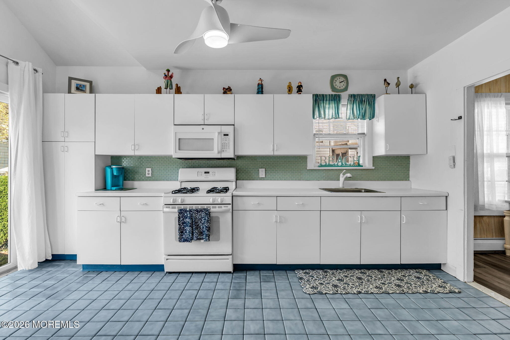 307 18th Avenue - Photo 11