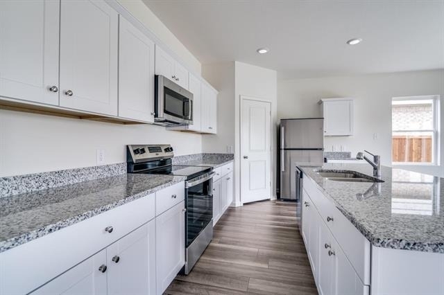 1876 Lockhart Drive - Photo 3