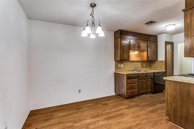1140 Jameson Street - Photo 4