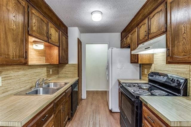 1140 Jameson Street - Photo 5