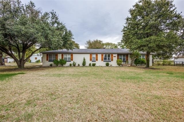 1200 Tipps Road - Photo 2