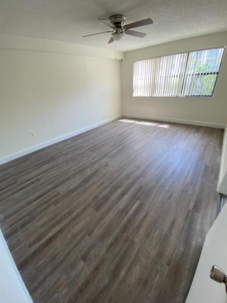 18335 Nw 68 Avenue - Photo 5